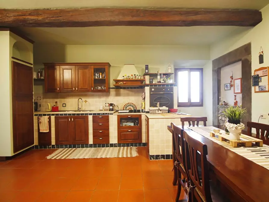 Immagine 11 di Casa colonica in vendita  a Vinci