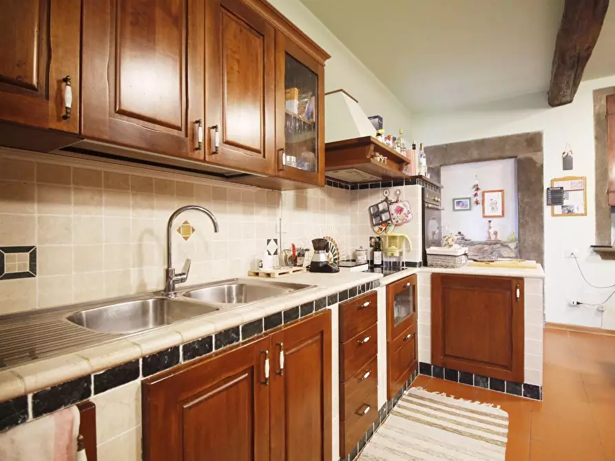 Immagine 5 di Casa colonica in vendita  a Vinci