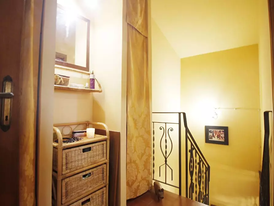 Immagine 18 di Casa colonica in vendita  a Vinci