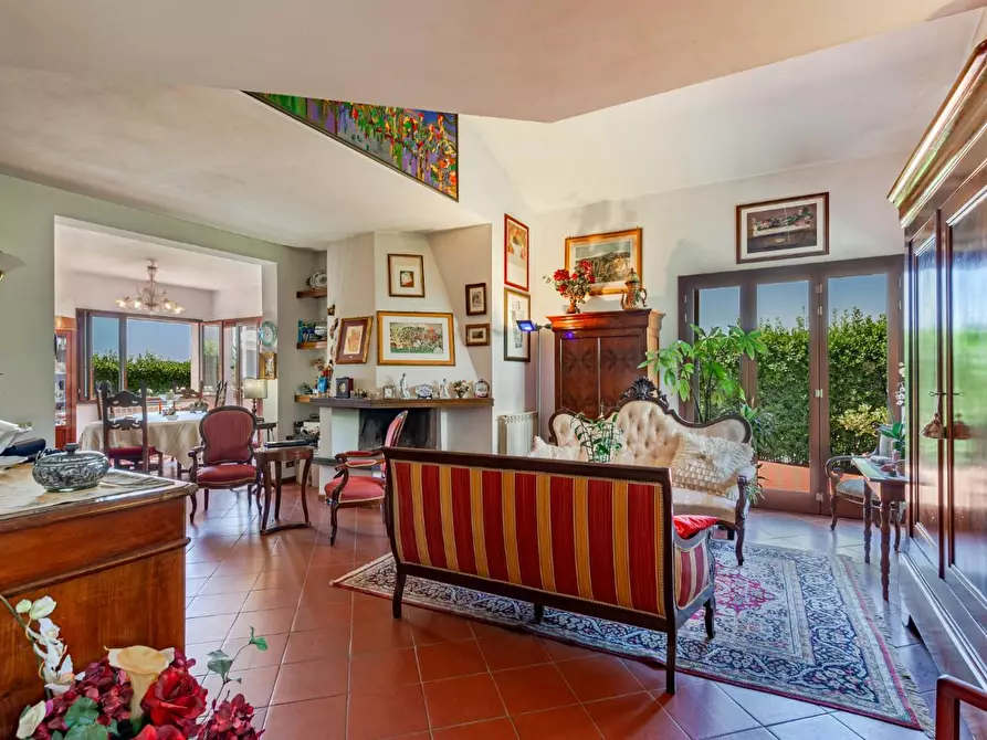 Immagine 2 di Villa in vendita  a San Giuliano Terme