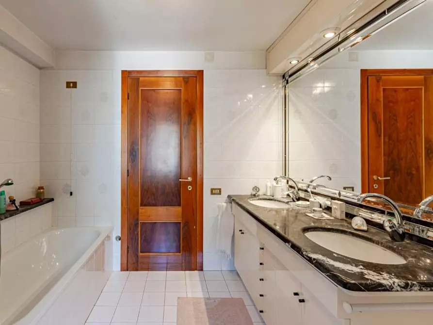 Immagine 28 di Villa in vendita  a San Giuliano Terme