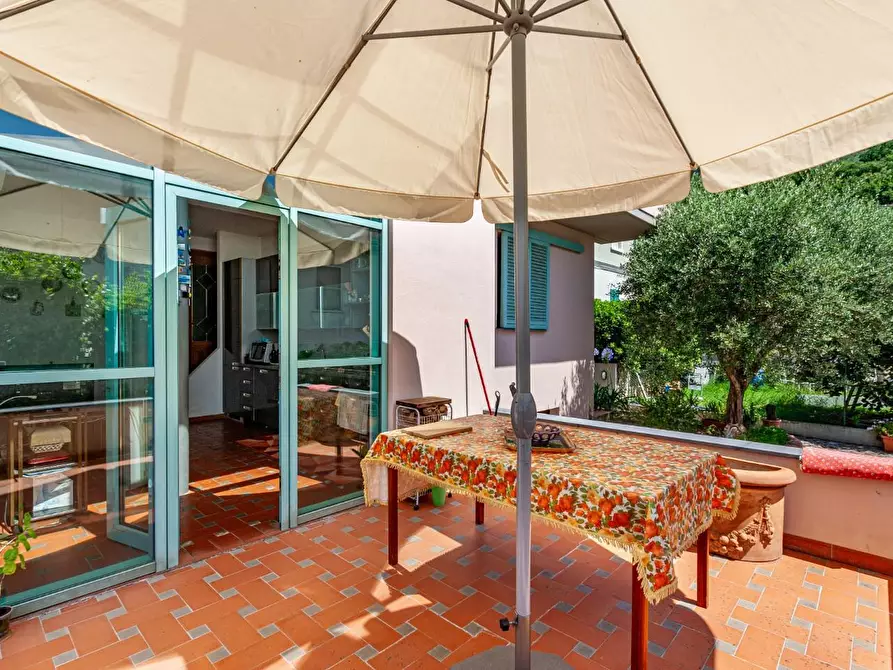 Immagine 9 di Villa in vendita  a San Giuliano Terme