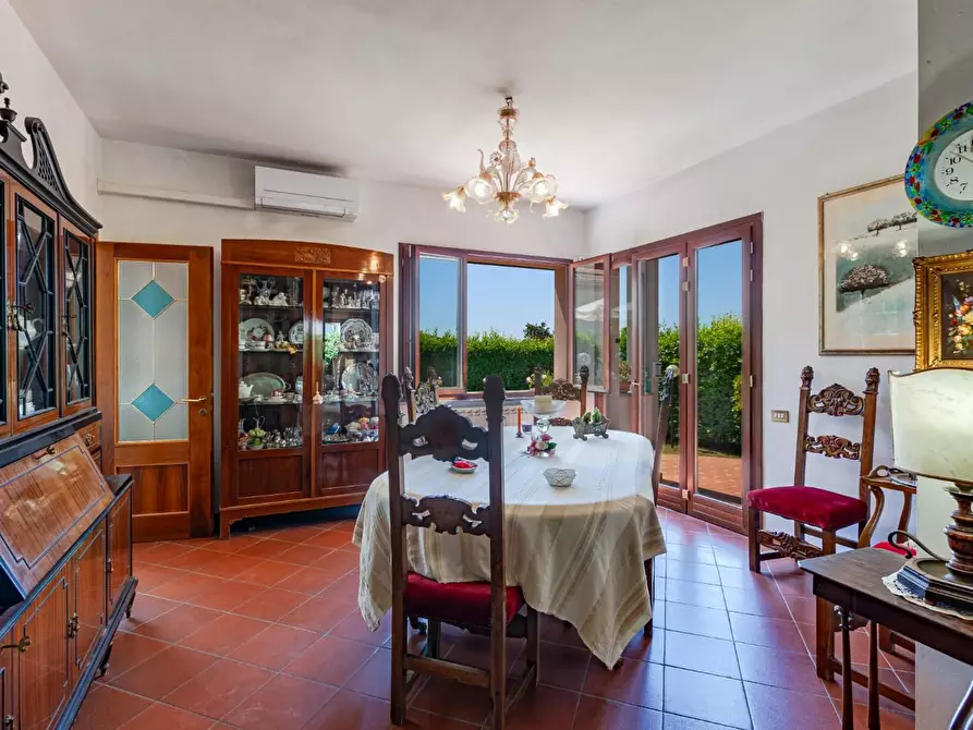 Immagine 5 di Villa in vendita  a San Giuliano Terme