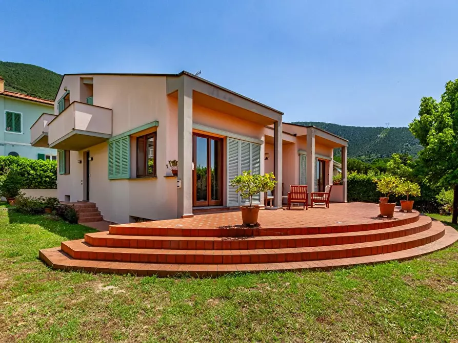 Immagine 1 di Villa in vendita  a San Giuliano Terme