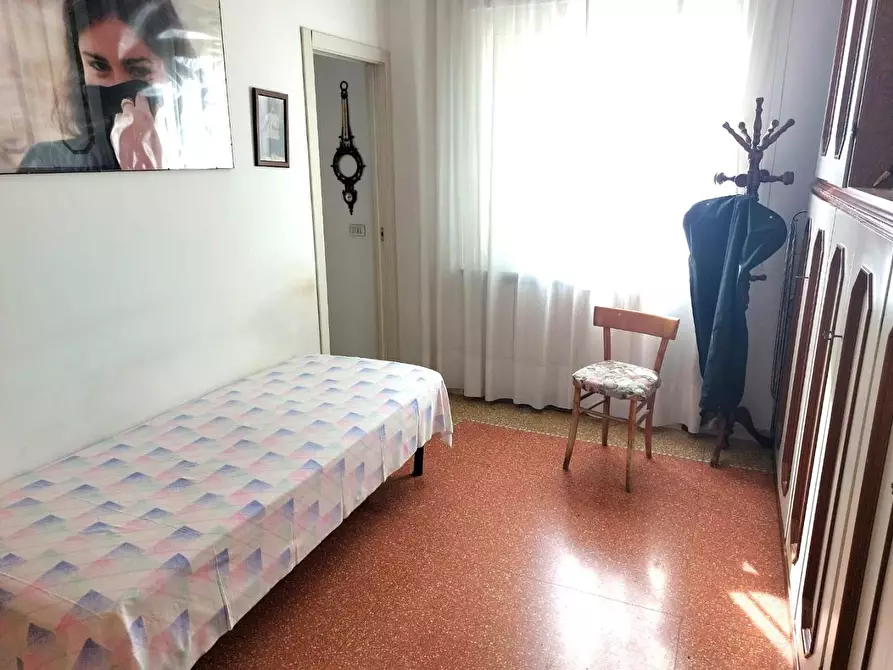 Immagine 21 di Casa indipendente in vendita  a Massa