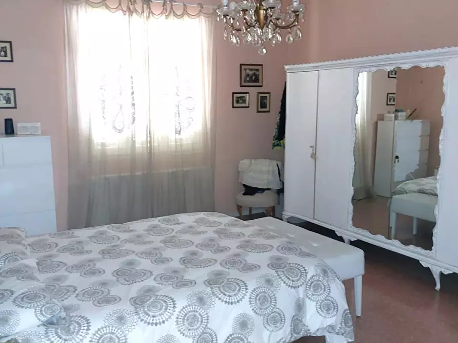 Immagine 19 di Casa indipendente in vendita  a Massa