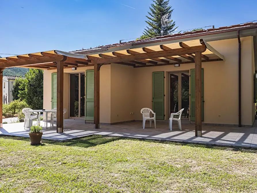 Immagine 26 di Villa in vendita  a Vicopisano