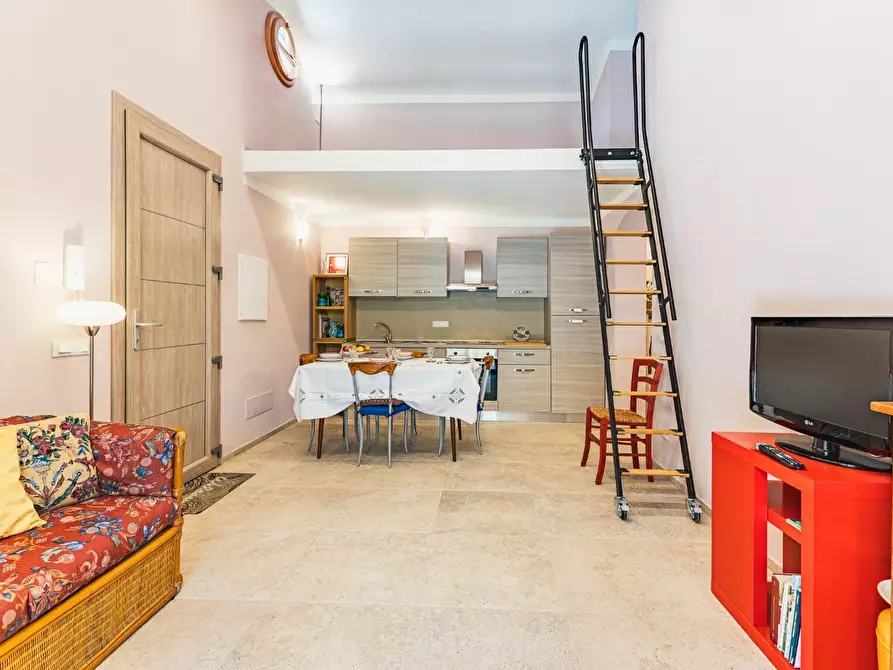 Immagine 6 di Villa in vendita  a Vicopisano