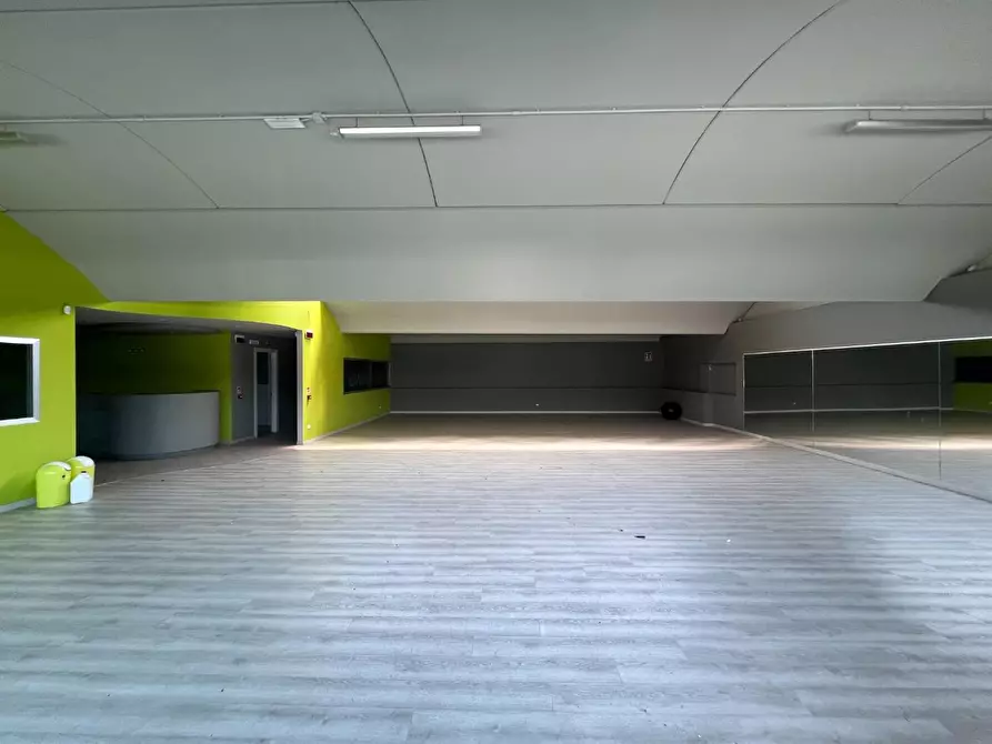 Immagine 4 di Locale commerciale in affitto  a Pisa