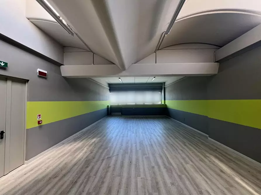 Immagine 8 di Locale commerciale in affitto  a Pisa