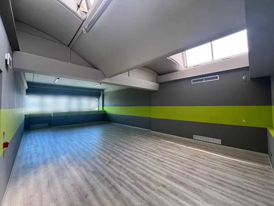 Immagine 9 di Locale commerciale in affitto  a Pisa