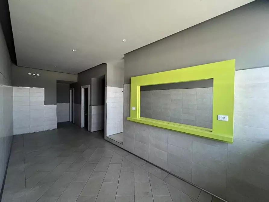 Immagine 2 di Locale commerciale in affitto  a Pisa