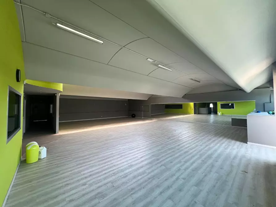 Immagine 3 di Locale commerciale in affitto  a Pisa