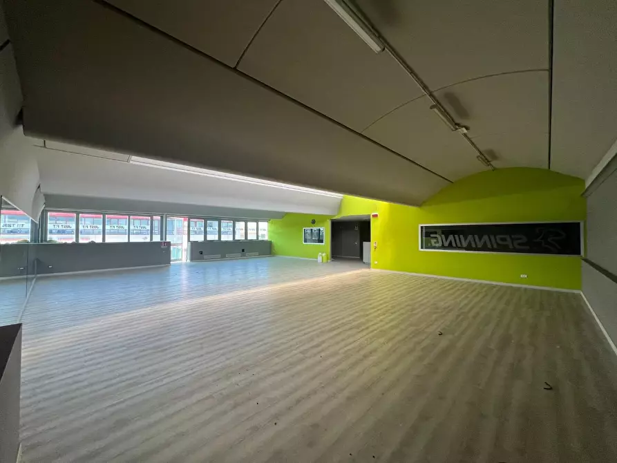 Immagine 5 di Locale commerciale in affitto  a Pisa