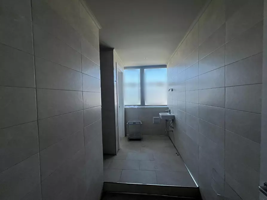 Immagine 14 di Locale commerciale in affitto  a Pisa