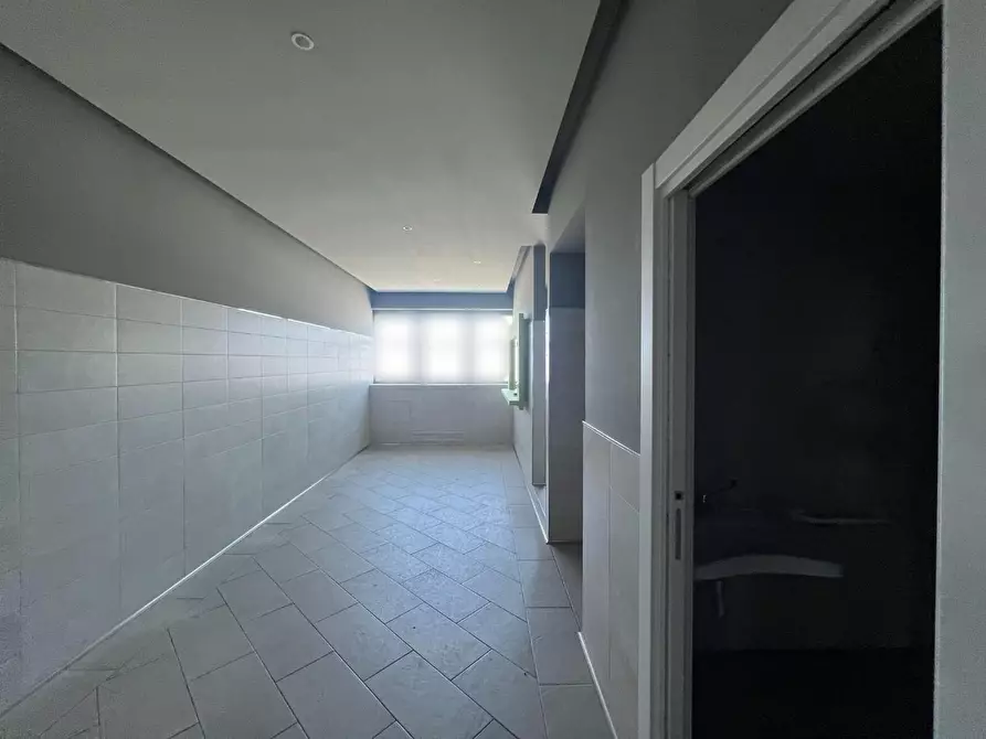 Immagine 11 di Locale commerciale in affitto  a Pisa