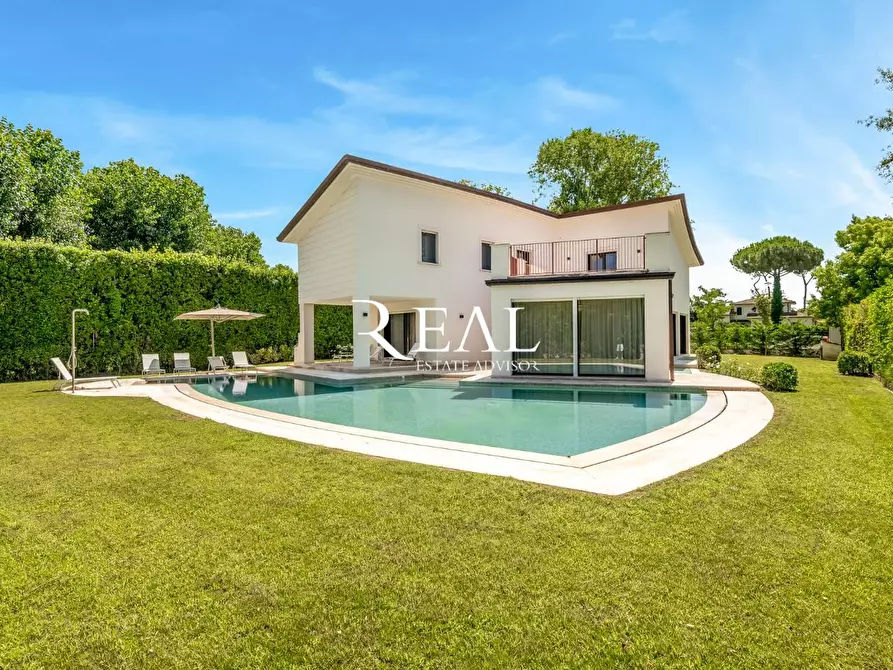 Immagine 1 di Villa in affitto  a Forte Dei Marmi