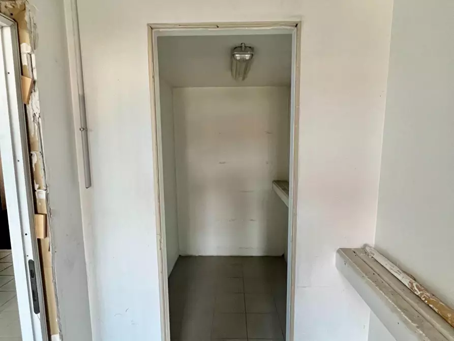 Immagine 11 di Locale commerciale in affitto  a Pisa