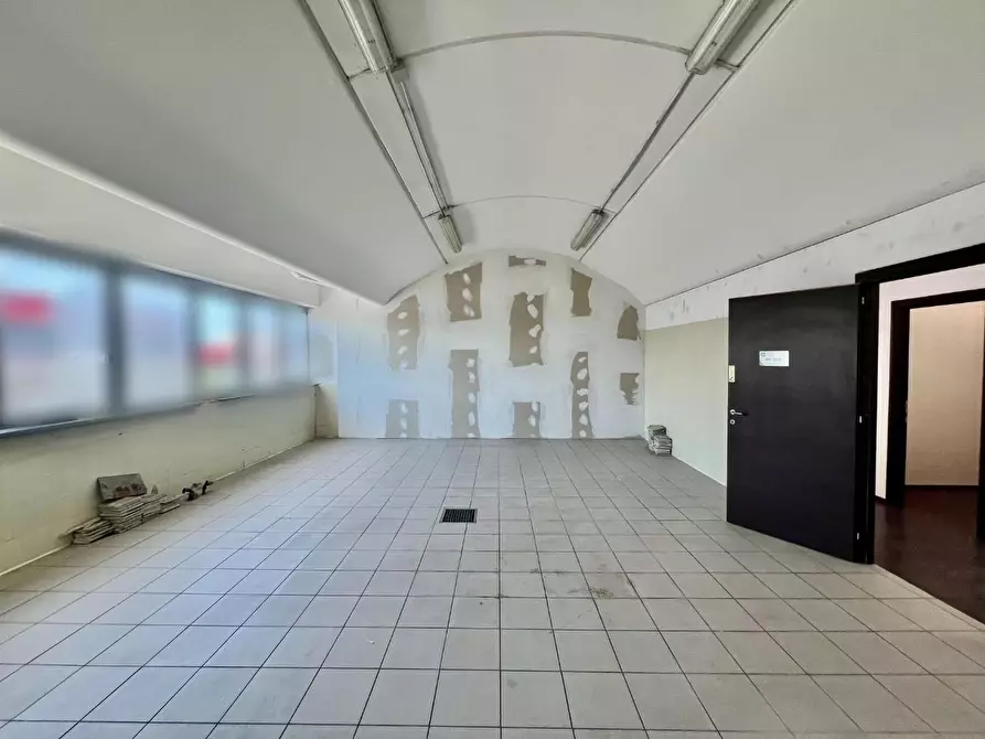 Immagine 3 di Locale commerciale in affitto  a Pisa