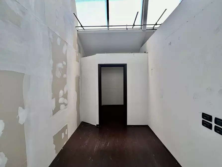 Immagine 9 di Locale commerciale in affitto  a Pisa