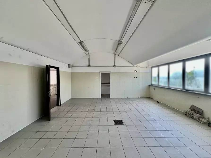 Immagine 2 di Locale commerciale in affitto  a Pisa