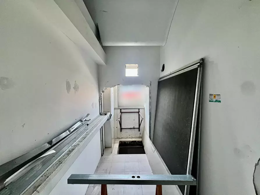 Immagine 12 di Locale commerciale in affitto  a Pisa