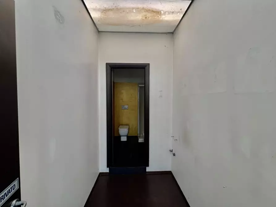 Immagine 7 di Locale commerciale in affitto  a Pisa