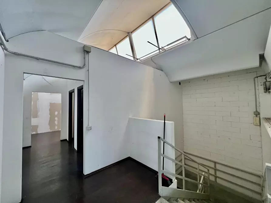 Immagine 5 di Locale commerciale in affitto  a Pisa