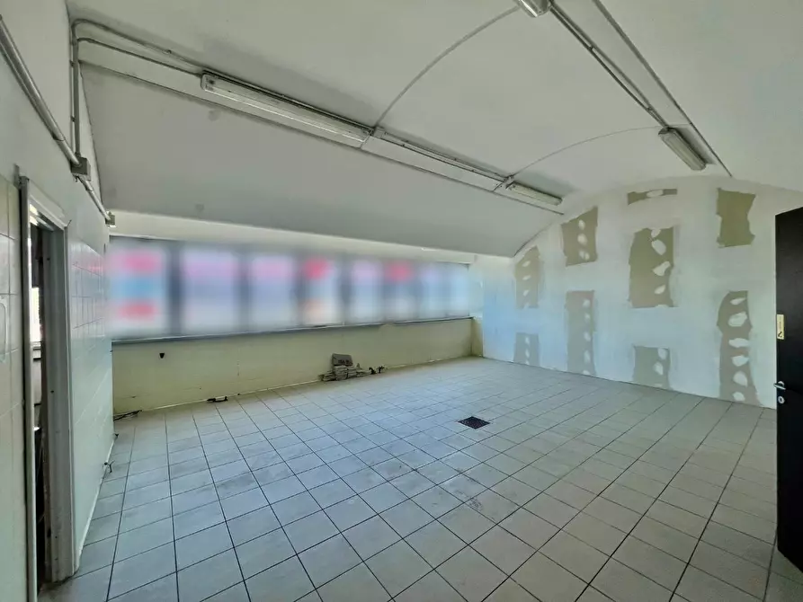 Immagine 4 di Locale commerciale in affitto  a Pisa