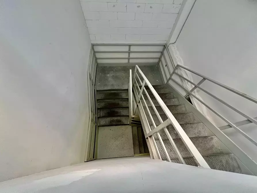 Immagine 6 di Locale commerciale in affitto  a Pisa