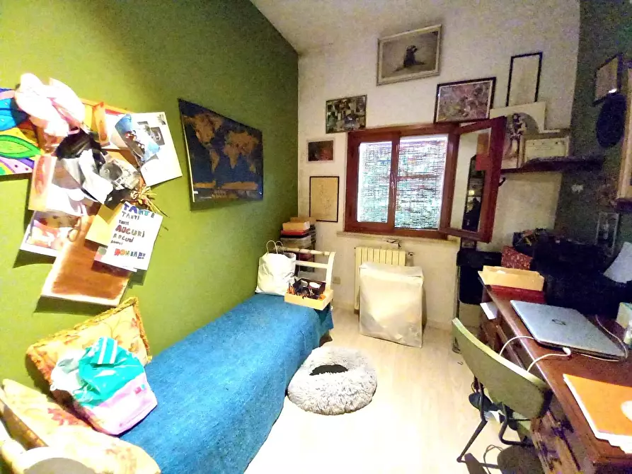 Immagine 14 di Appartamento in vendita  a Lucca