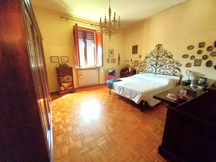 Immagine 9 di Appartamento in vendita  a Lucca