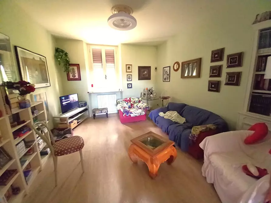 Immagine 15 di Appartamento in vendita  a Lucca