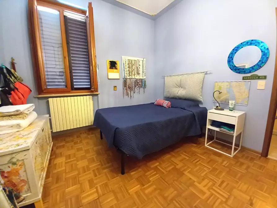 Immagine 11 di Appartamento in vendita  a Lucca