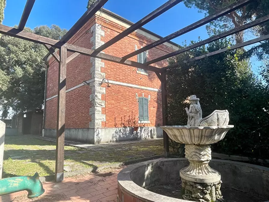 Immagine 1 di Villa in vendita  a Asciano