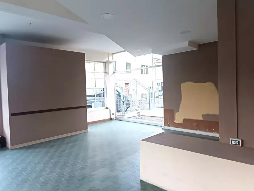 Immagine 2 di Locale commerciale in affitto  a Barga