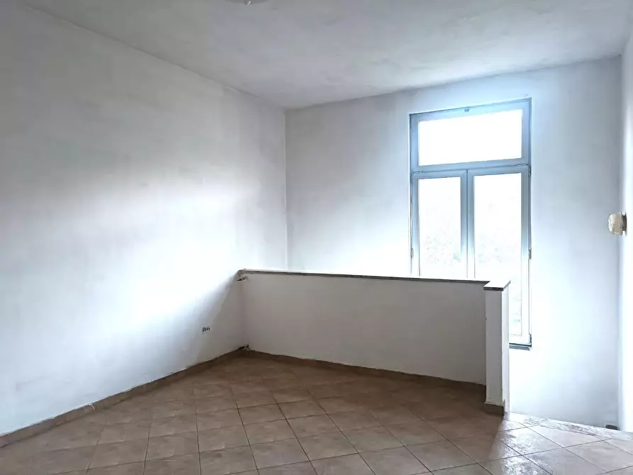 Immagine 7 di Locale commerciale in affitto  a Barga