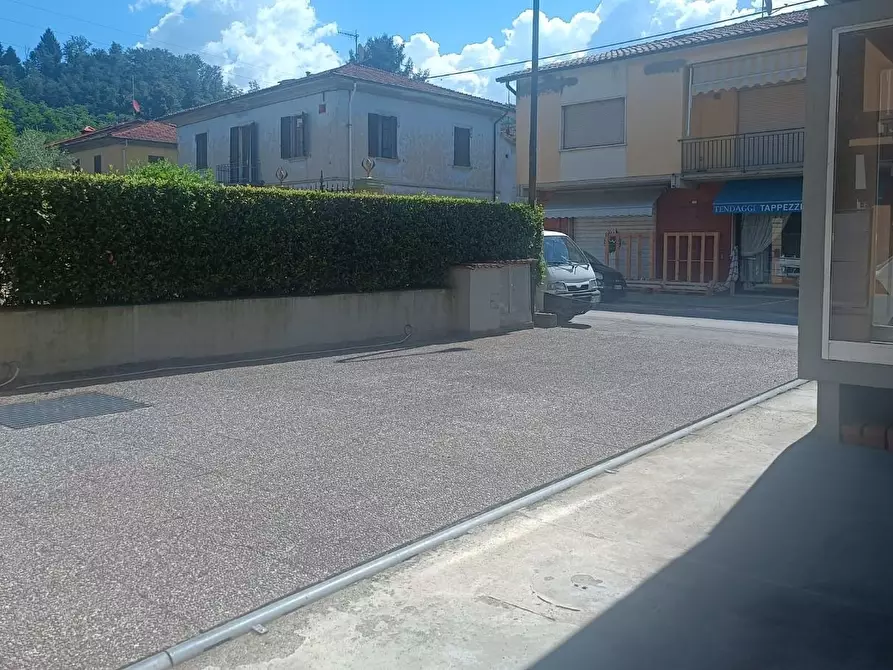 Immagine 15 di Locale commerciale in affitto  a Barga