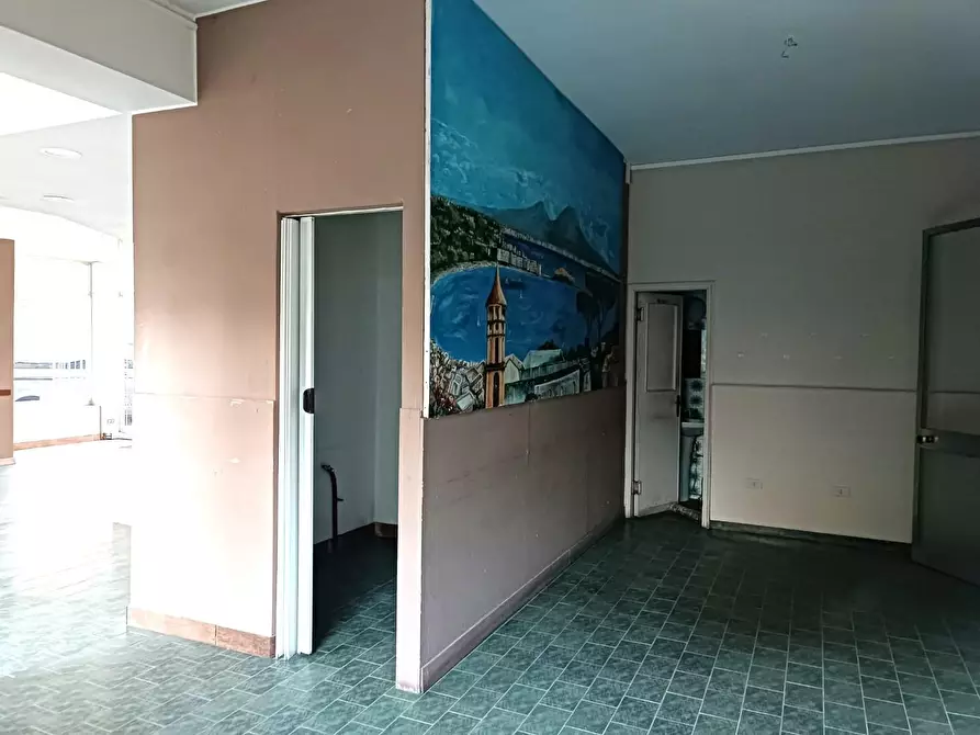 Immagine 5 di Locale commerciale in affitto  a Barga