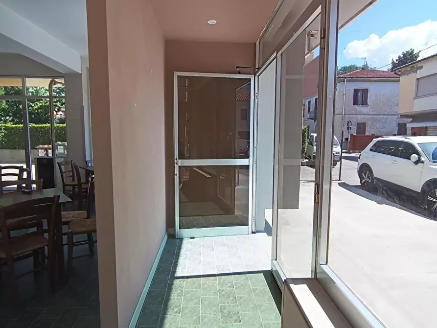 Immagine 17 di Locale commerciale in affitto  a Barga