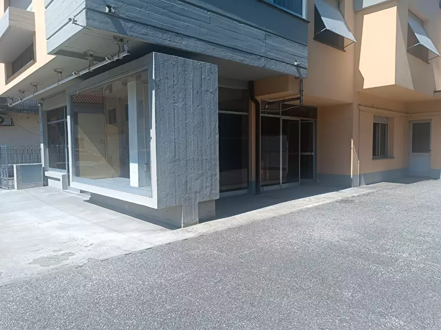 Immagine 14 di Locale commerciale in affitto  a Barga