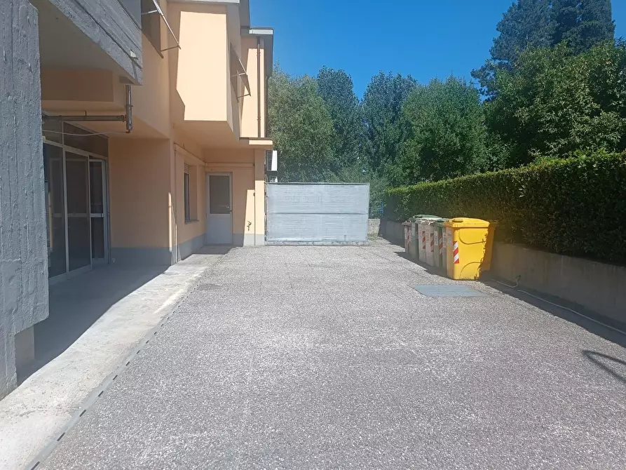 Immagine 16 di Locale commerciale in affitto  a Barga