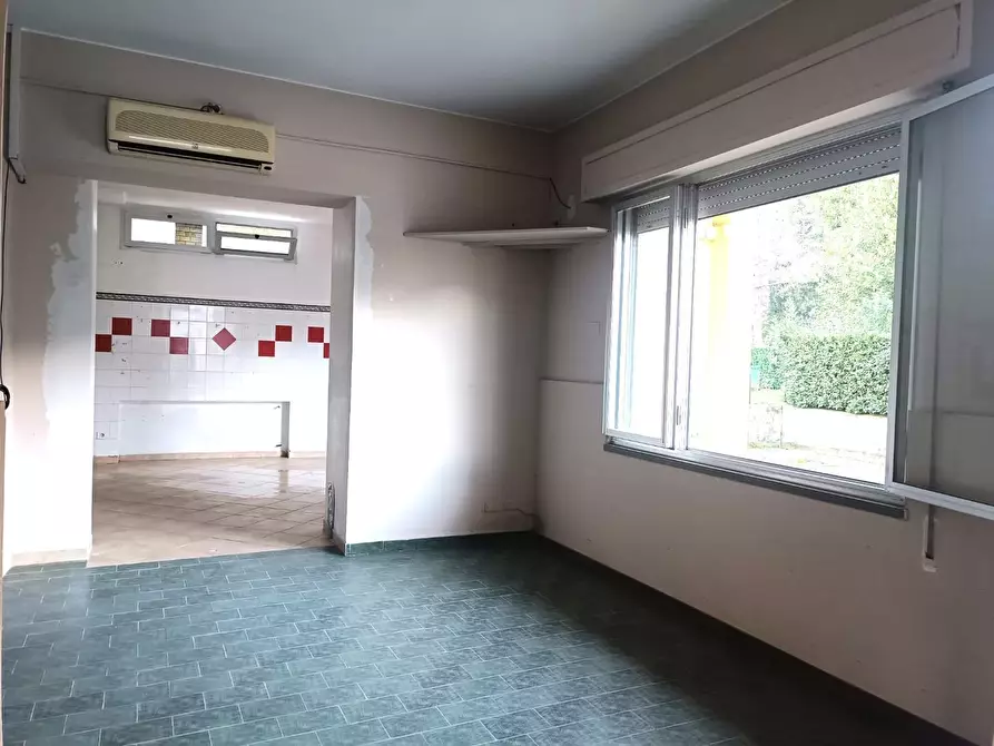 Immagine 4 di Locale commerciale in affitto  a Barga