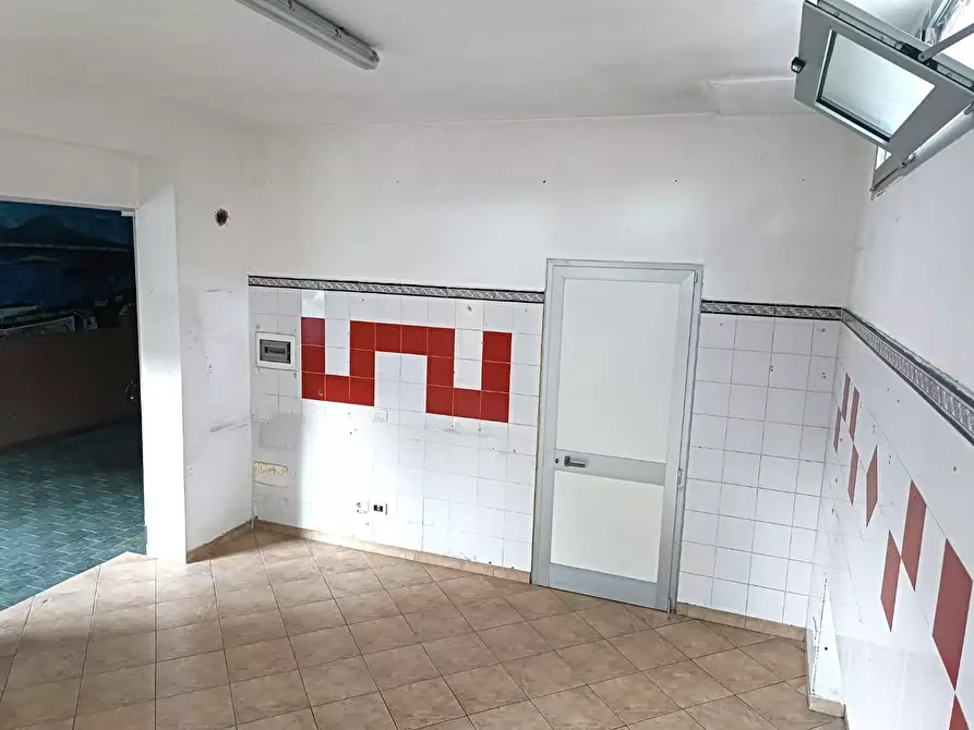 Immagine 10 di Locale commerciale in affitto  a Barga