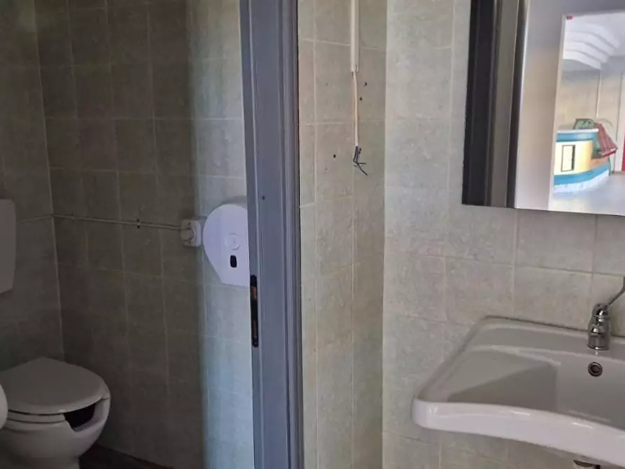 Immagine 20 di Locale commerciale in vendita  a Ponsacco