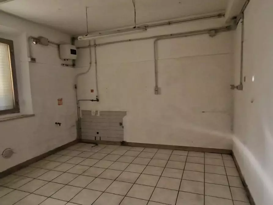 Immagine 23 di Locale commerciale in vendita  a Ponsacco