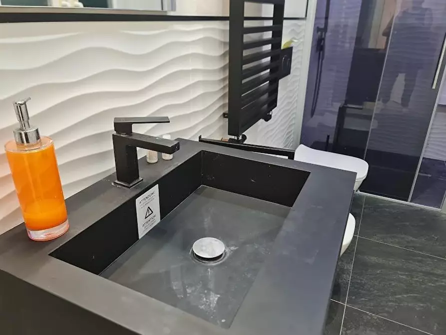 Immagine 14 di Appartamento in vendita  a Carrara