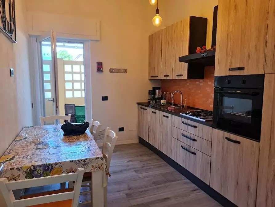 Immagine 16 di Appartamento in vendita  a Carrara