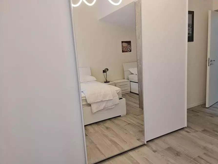 Immagine 11 di Appartamento in vendita  a Carrara