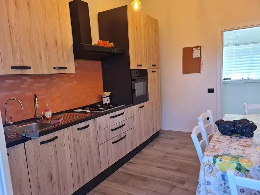 Immagine 19 di Appartamento in vendita  a Carrara